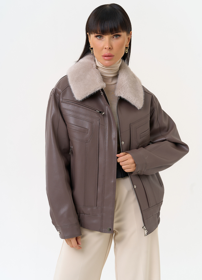 Женская утепленная куртка из эко кожи в бежевом цвете модель № 30702 меха малина