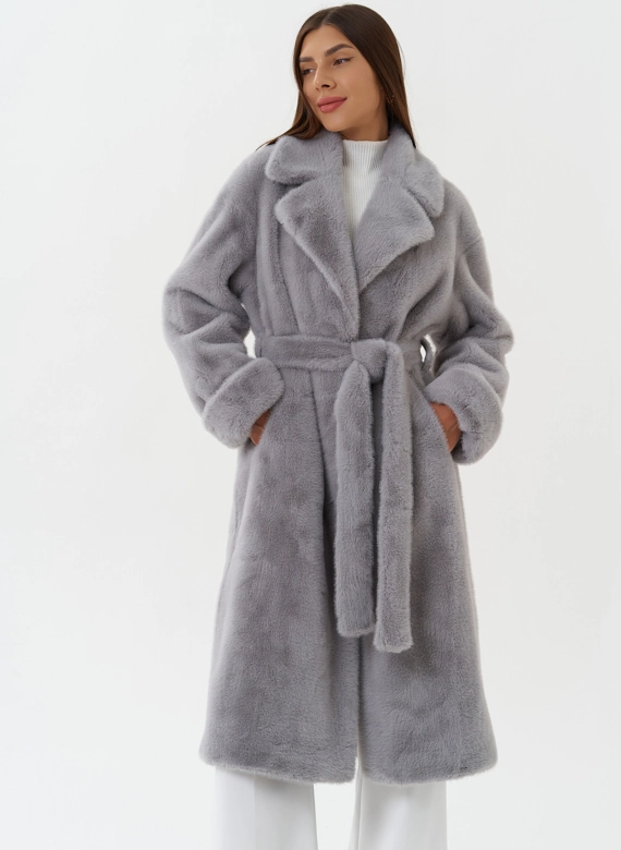 Пальто из эко меха с английским воротником