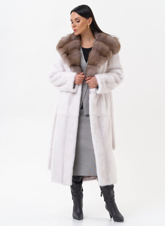 Белая шуба из норки с куницей
