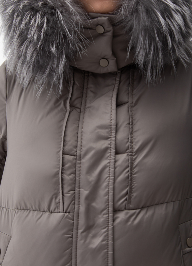 Женский пуховик с капюшоном из меха енота модель № 29205 универмаг малина