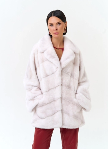 Шуба из меха норки белого цвета фото