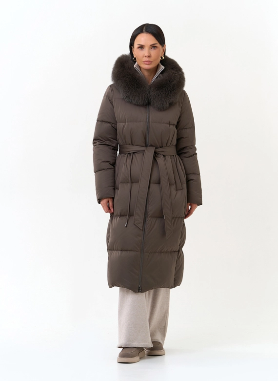 Женский пуховик с мехом песца на капюшоне фото