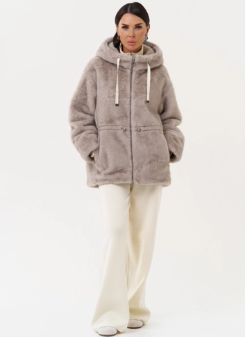 Женская куртка из эко меха с капюшоном