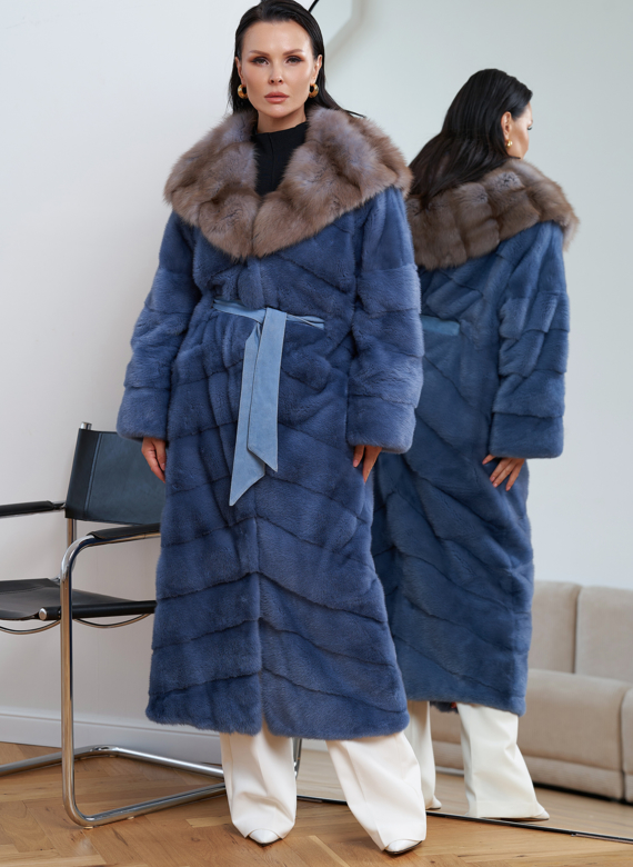 Длинная норковая шуба с капюшоном из меха куницы