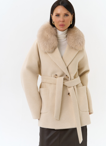 Женское утепленное пальто с отделкой из меха песца