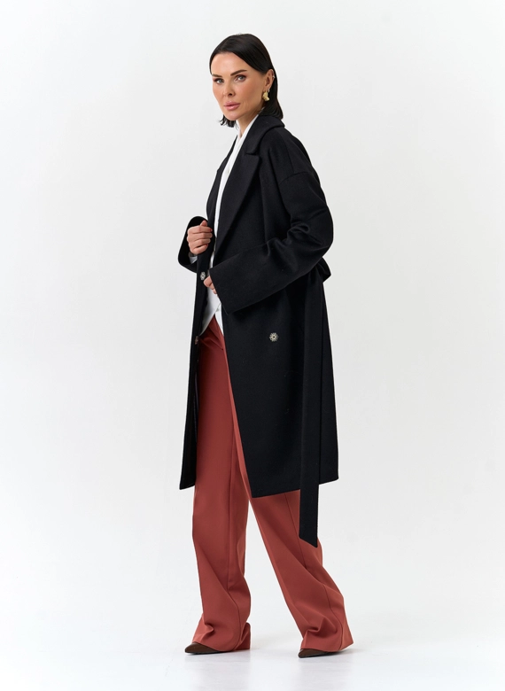 Женское пальто черного цвета