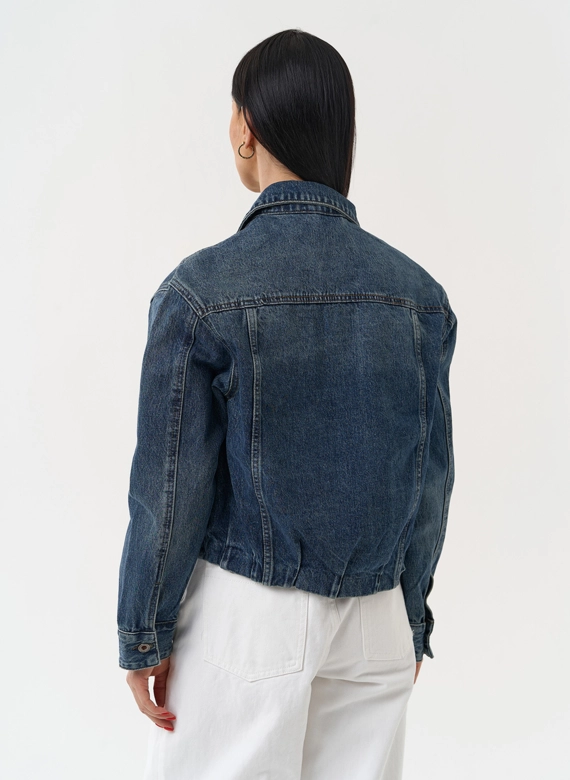 Женская джинсовая куртка синего цвета