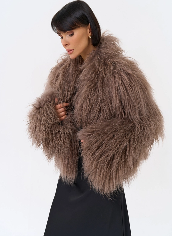Короткая шуба из ламы