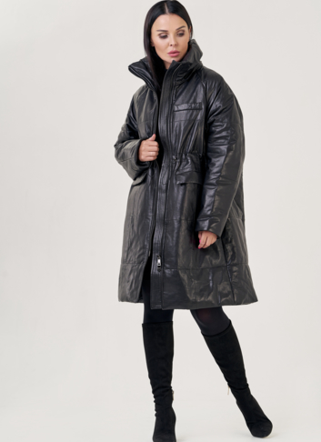 Кожаный пуховик с капюшоном черного цвета 