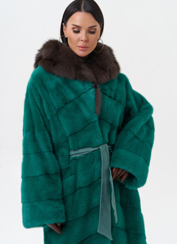 Норковая шуба с капюшоном из меха куницы